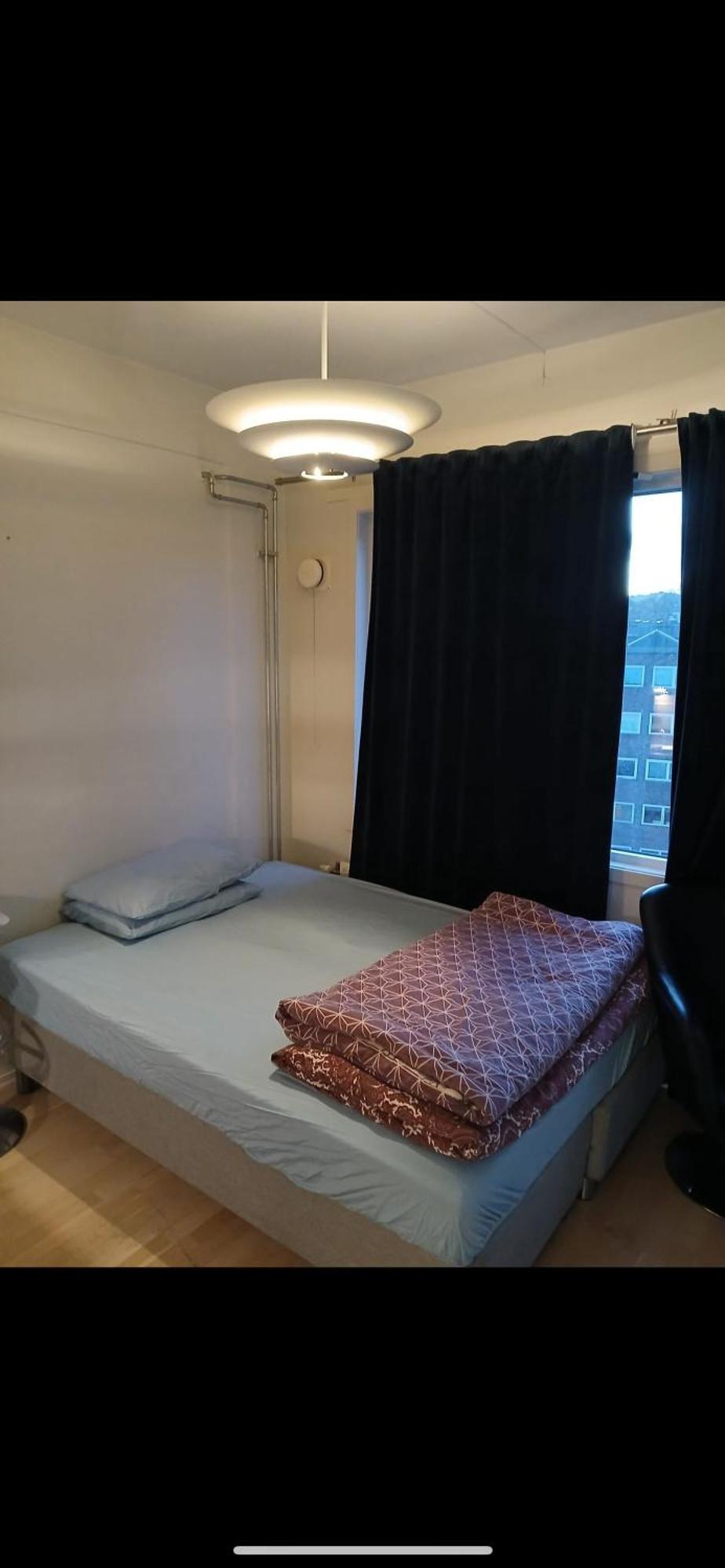 Apartment Residents 33m *